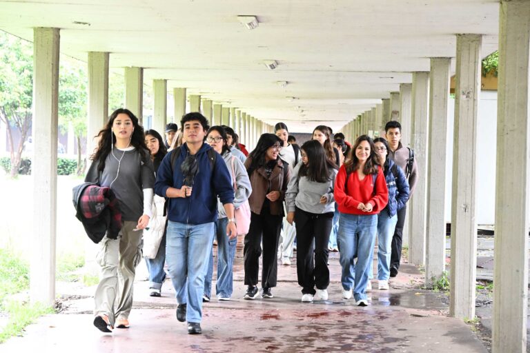 Ante retos sociales en escuelas, indispensable intervención del trabajo social: Carmen Casas Ratia