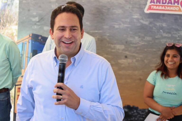 Arranca Javier Díaz obras de pavimentación al poniente de Saltillo