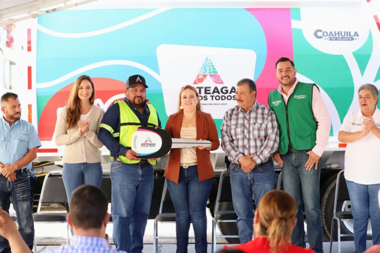 Arteaga fortalece la recolección de basura con nueva unidad recolectora