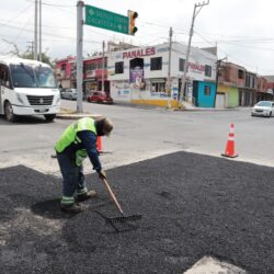 Ayuntamiento repara el pavimento en bulevar Enrique Martínez