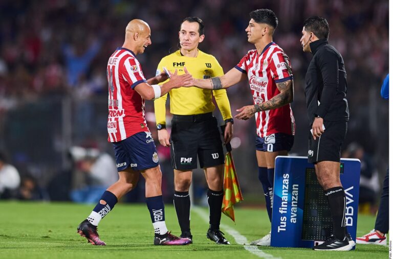 ‘Chicharito’ y Pulido: Mucho ruido… 4 goles con Chivas