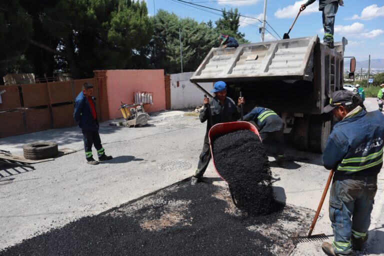 Continúa Municipio bacheo en Lomas de Lourdes