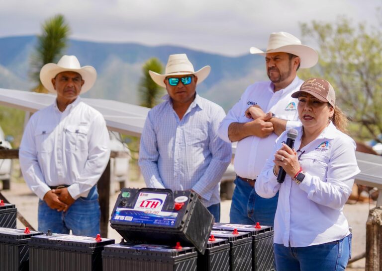 Continúan Manolo y Tomás fortaleciendo el campo de Ramos Arizpe