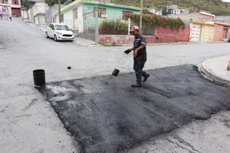 Continúan acciones de bacheo del Gobierno de Saltillo