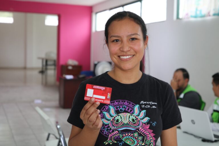 Credencializan para el “Aquí Vamos Gratis” en el Ateneo Fuente
