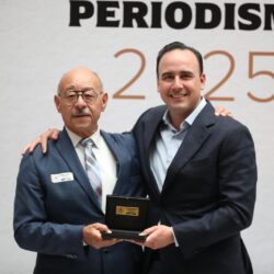 ENTREGA GOBERNADOR PREMIO ESTATAL DE PERIODISMO