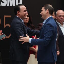 ENTREGA GOBERNADOR PREMIO ESTATAL DE PERIODISMO1