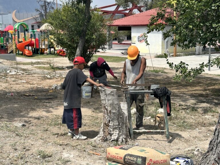 En Ramos Arizpe reparan daños en Unidad Deportiva tras accidente provocado por conductor alcoholizado