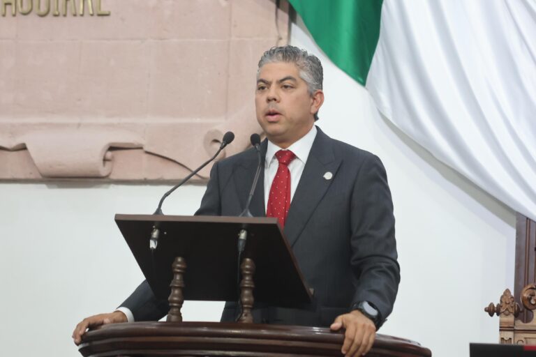 Exhorta Alfredo Paredes evaluar calidad de carreras universitarias de corta duración