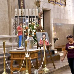 Exponen en Saltillo reliquia del nuevo santo millennial, Carlo Acutis; fieles buscan nueva experiencia espiritual4