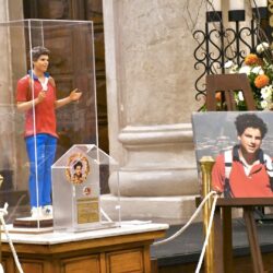 Exponen en Saltillo reliquia del nuevo santo millennial, Carlo Acutis; fieles buscan nueva experiencia espiritual6