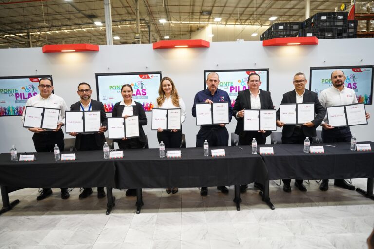 Fortalece DIF Saltillo ayuda a quienes más lo necesitan con firma de convenios