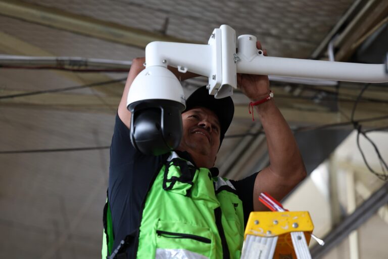 Instalan cámaras de videovigilancia en el Mercado Juárez
