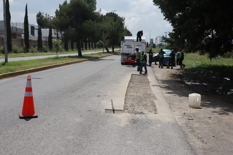 Intensifica Gobierno de Saltillo trabajos de bacheo en calzada Antonio Narro