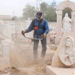Intensifican trabajos de limpieza y mantenimiento en panteones de Torreón1