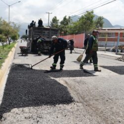 Lleva Javier Díaz bacheo a Lomas del Refugio2