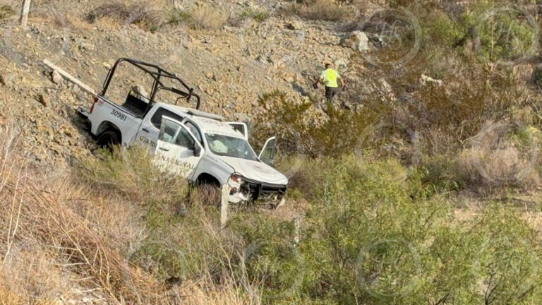 Volcadura de patrulla deja un elemento de la Guardia Nacional muerto y dos heridos en Ramos Arizpe