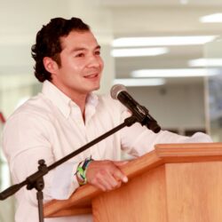 Rector de la UAdeC entrega mobiliario en la Facultad de Jurisprudencia1