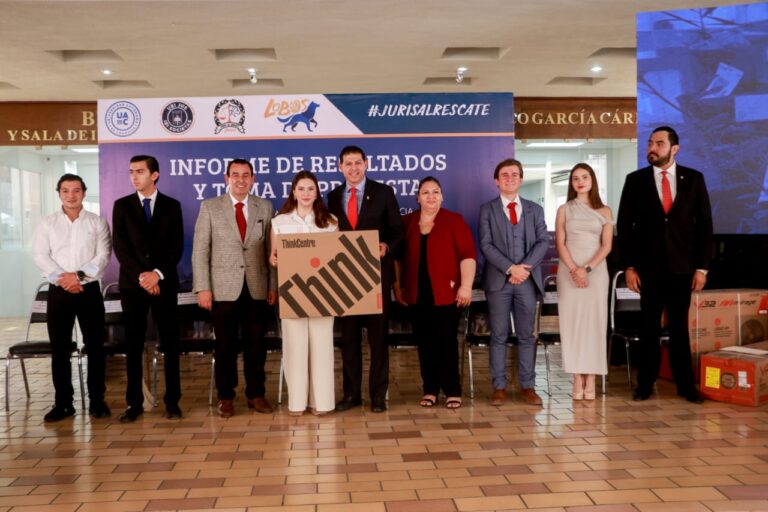Rector de la UAdeC entrega mobiliario en la Facultad de Jurisprudencia