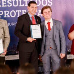 Rector de la UAdeC entrega mobiliario en la Facultad de Jurisprudencia5