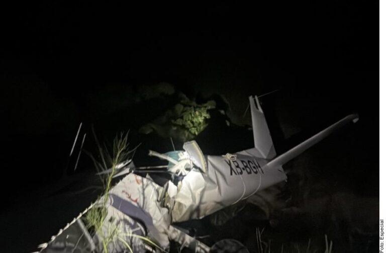 Recuperan cuerpos de avioneta estrellada en García Nuevo León