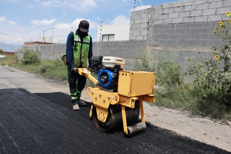 Refuerza Ayuntamiento bacheo al sur de Saltillo