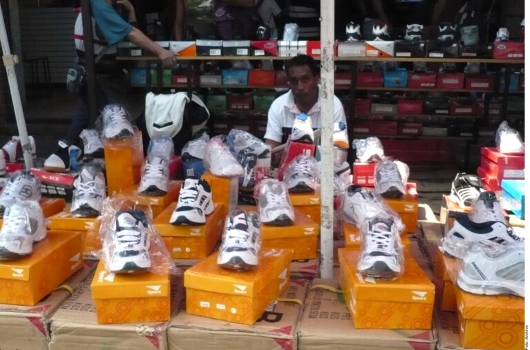 Rehúye la FGR castigar piratería