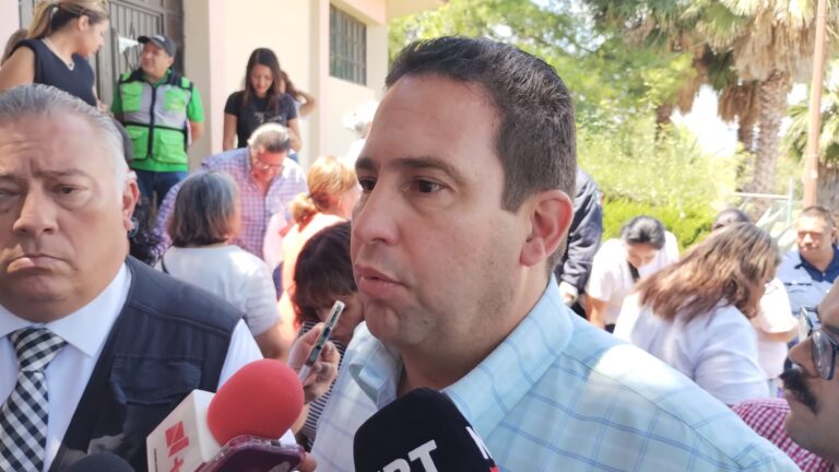 Se compromete Javier Díaz a atender problemática de palapas que operan ilegalmente en Lomas de Lourdes   