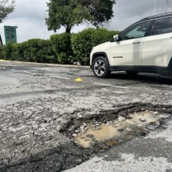 Vecinos de La Nogalera piden reparar bache en lateral del bulevar Miguel Ramos Arizpe; Autoridades iniciarán reparaciones3