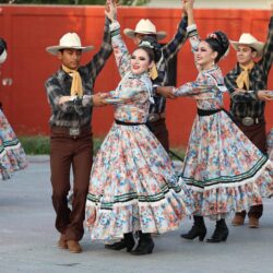 Viven una “Fiesta Mexicana” en la Saltillo 20001