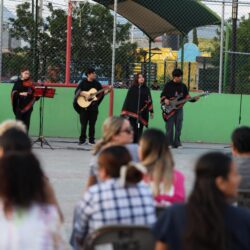Viven una “Fiesta Mexicana” en la Saltillo 20002