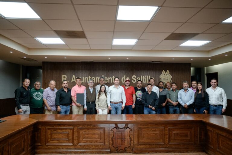 Acuerdan Javier Díaz y concesionarios impulsar el “Aquí Vamos Gratis” en Saltillo