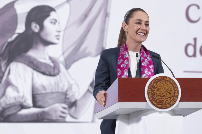 Anuncia Sheinbaum control en venta de chips telefónicos