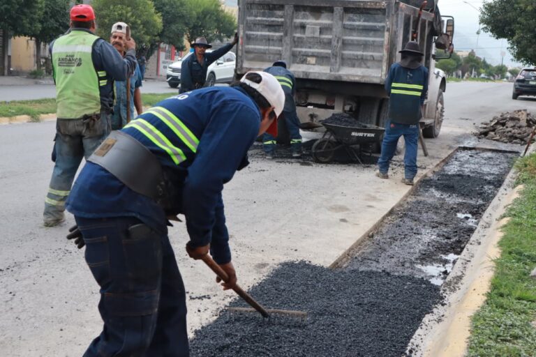 Bachea Gobierno de Saltillo bulevar en Lomas del Refugio