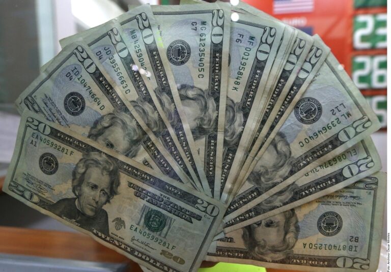 Baja dólar a 18.367; suma peso 3 semanas con beneficios