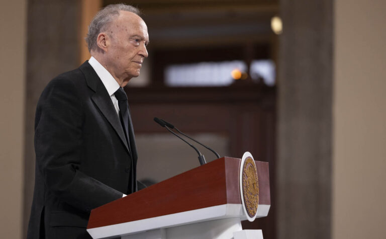 ‘Caso personal’ suicidio de marino, dice Gertz Manero  