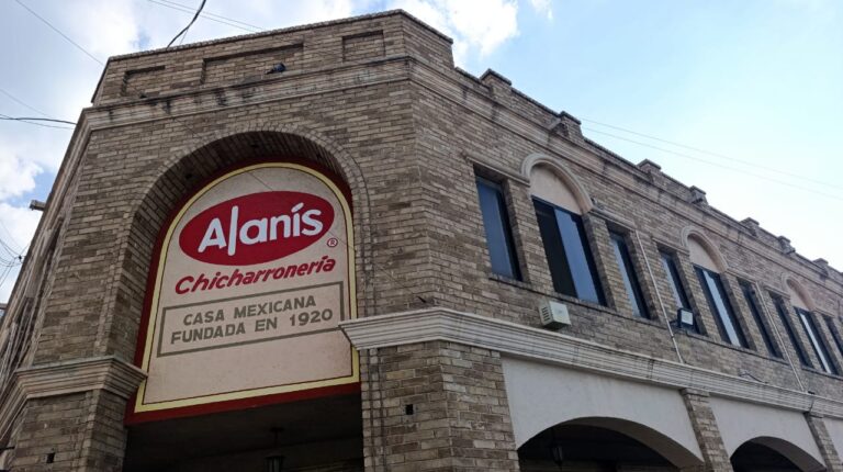 Chicharrón de la Ramos “dobla” al chicharrón de aldilla de Alanís 