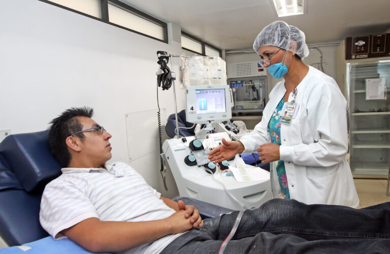 Donar sangre salva vidas y asegura cirugías de pacientes hospitalizados: IMSS