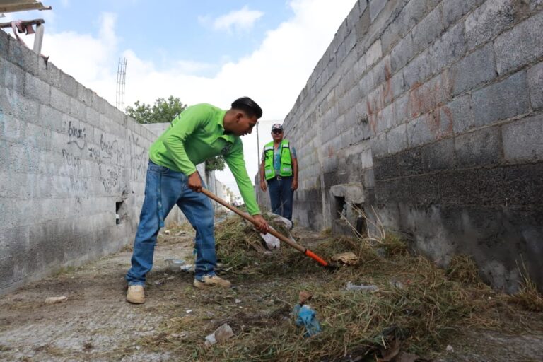 Elimina Saltillo más de 130 toneladas de escombro en callejones