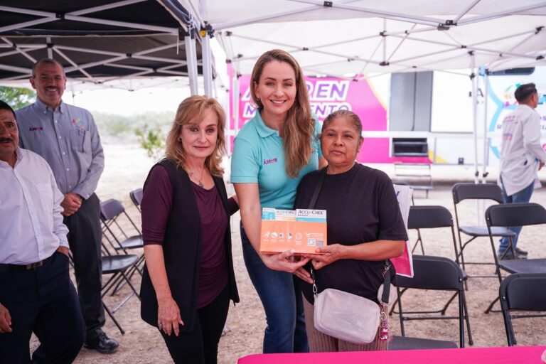 Entrega Luly López útiles escolares en ejido; agradece generosidad de las y los saltillenses