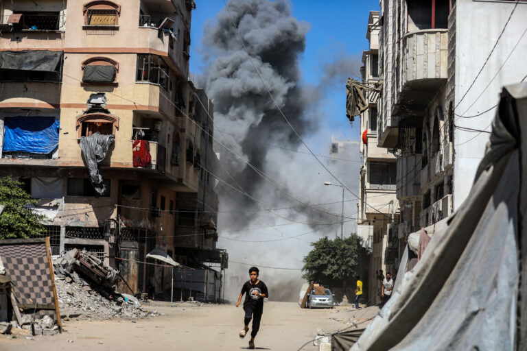 Israel intensifica los bombardeos aéreos contra Gaza; la ONU condena los ataques