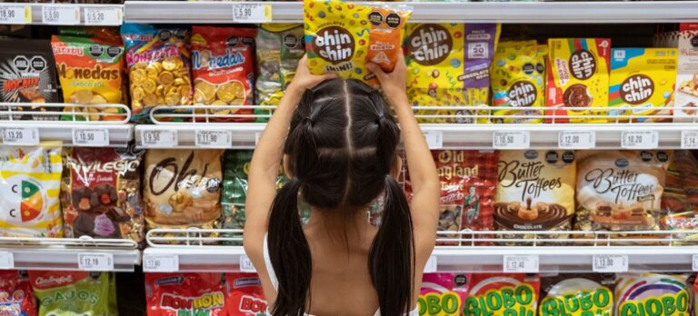 La comida chatarra dispara la obesidad infantil a niveles récord en el mundo