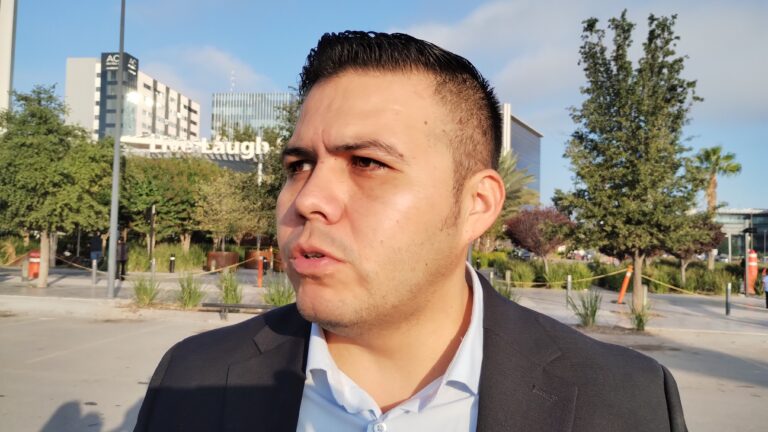 Le esperan tres años de internamiento a adolescente que atacó a maestro y lo dejó inconsciente: FGE