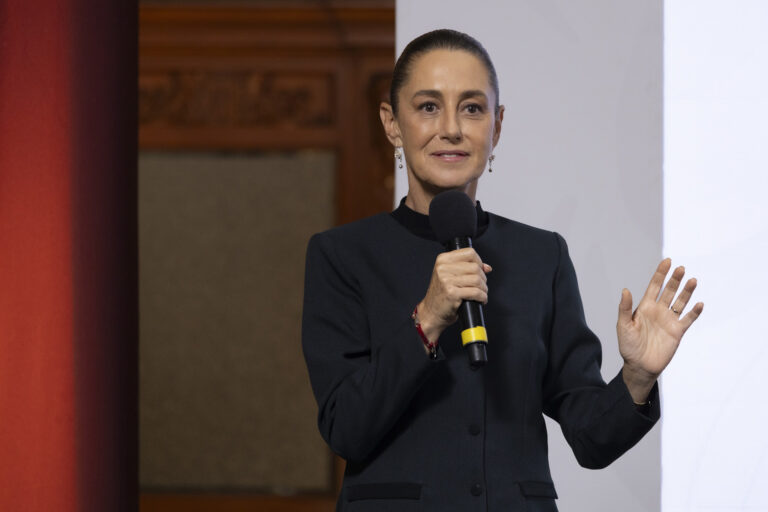 Nunca negociaré adeudos con Salinas Pliego.- Sheinbaum  