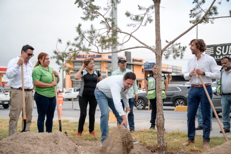 Planta Javier Díaz árbol 10 mil en lo que va de su administración