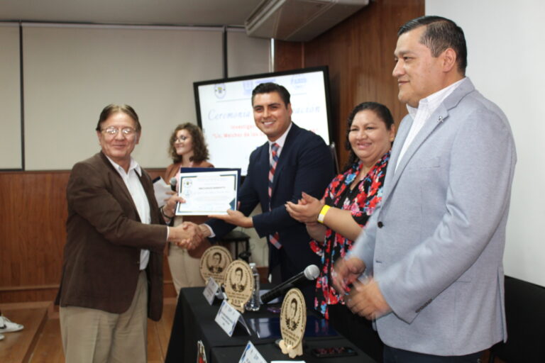 Premian a investigadores en la Facultad de Economía de la UA de C