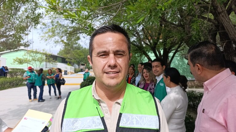 Pueden escuelas de Saltillo solicitar credencialización de Aquí Vamos Gratis en sus planteles