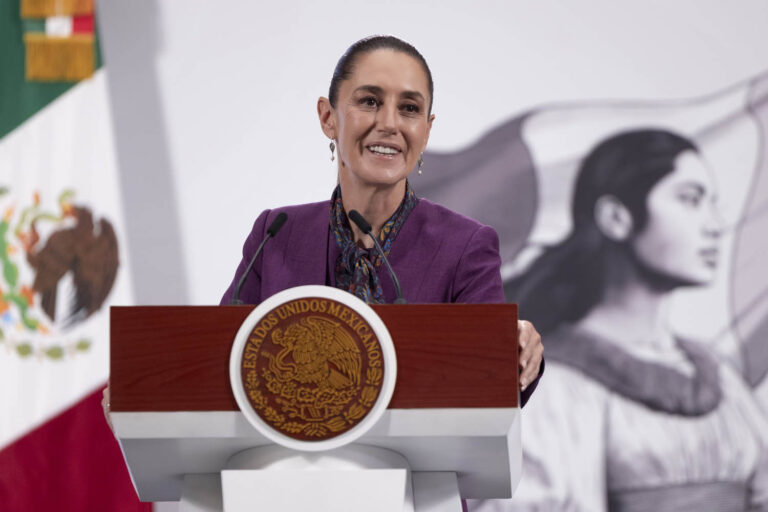 Reclama EU a México 50 barreras comerciales, admite Sheinbaum