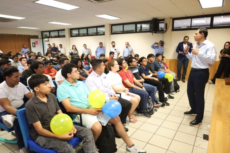 Rector de la UA de C comparte la identidad universitaria con estudiantes de FCA y FIME de la Unidad Laguna