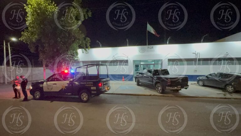 Rescatan a 100 migrantes que viajaban en la caja de un tráiler en carretera Saltillo-Zacatecas